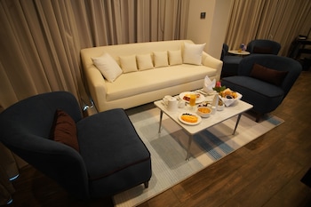 c hotel and suites doha