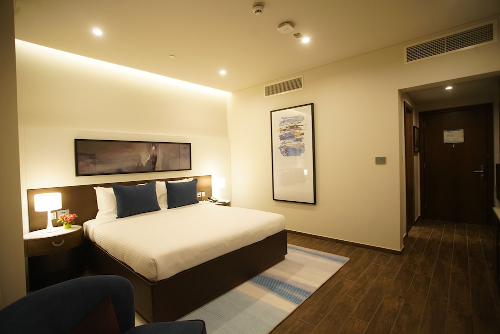 c hotel and suites doha