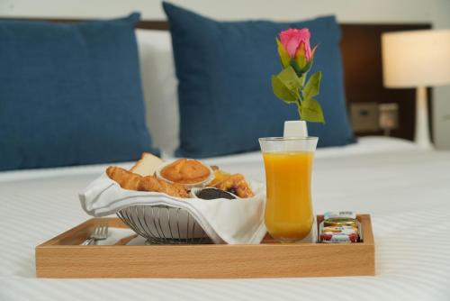 c hotel and suites doha