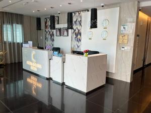 c hotel and suites doha