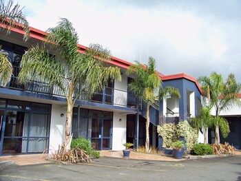 aaron court motor inn