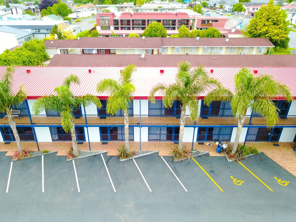 aaron court motor inn