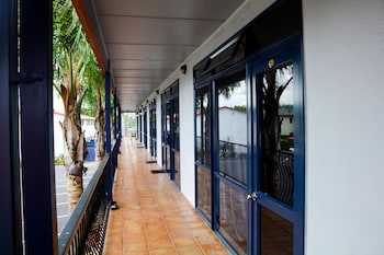 aaron court motor inn