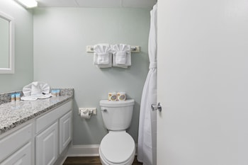 seamist driftwood vacation studio with balcony