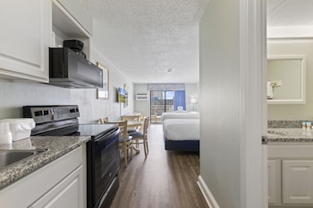 seamist driftwood vacation studio with balcony