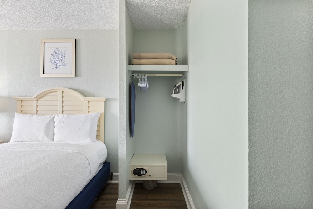 seamist driftwood vacation studio with balcony