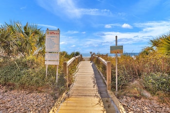 seamist driftwood vacation studio with balcony