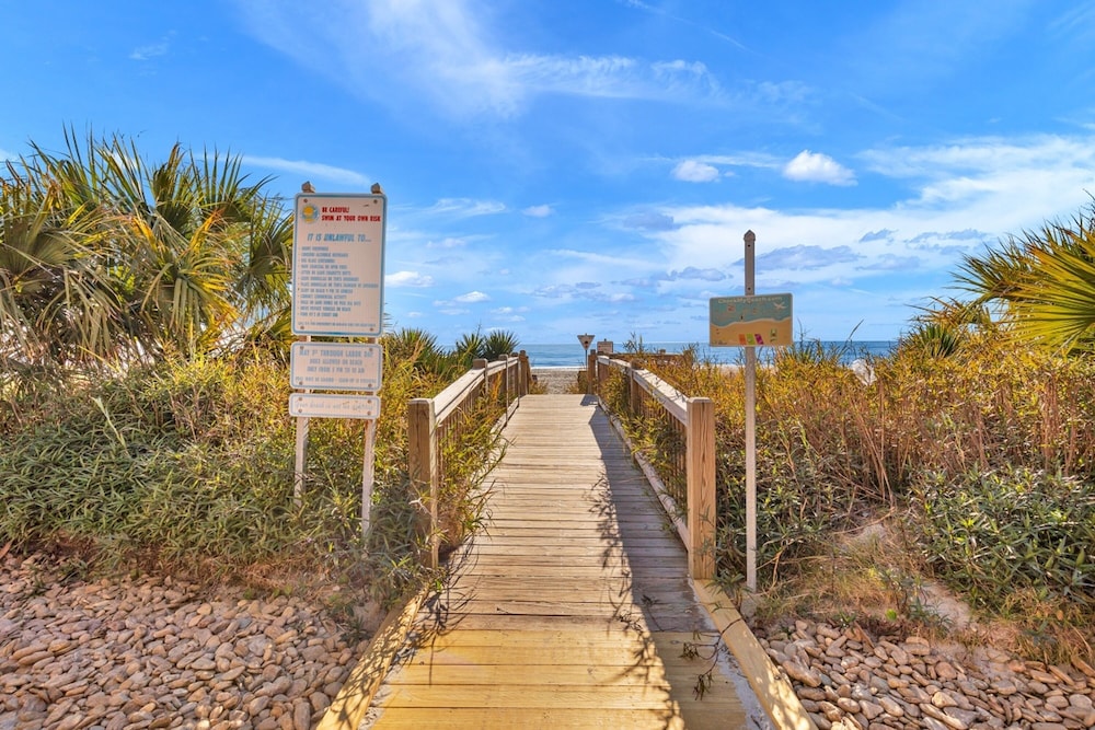 seamist driftwood vacation studio with balcony