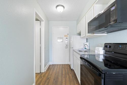 seamist driftwood vacation studio with balcony