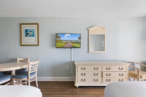 seamist driftwood vacation studio with balcony
