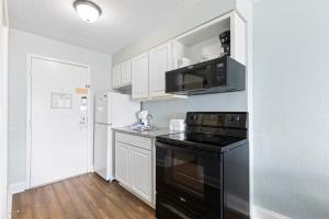 seamist driftwood vacation studio with balcony