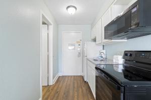 seamist driftwood vacation studio with balcony