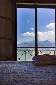 hotel mitikas