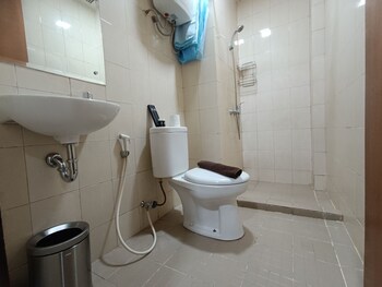 comfortable 2br apartment at vida view makassar