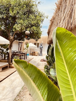 kalia beach hotel side