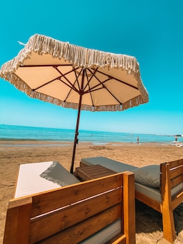 kalia beach hotel side