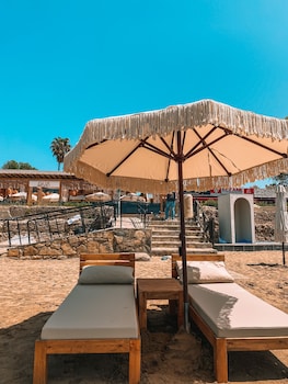 kalia beach hotel side