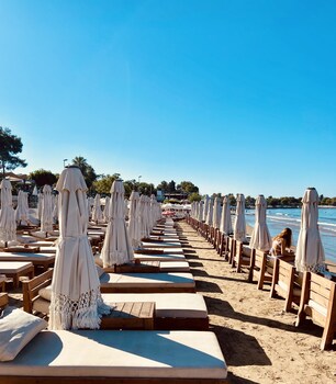 kalia beach hotel side