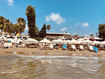 kalia beach hotel side