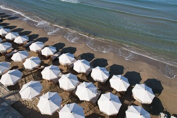 kalia beach hotel side