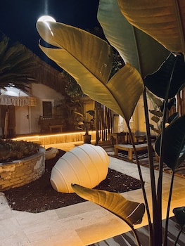 kalia beach hotel side