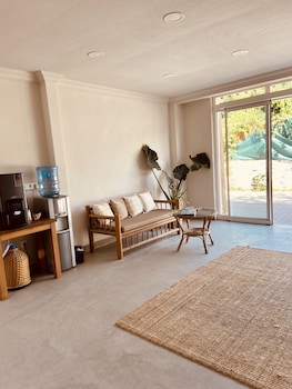 kalia beach hotel side