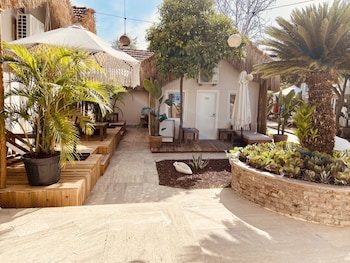 kalia beach hotel side