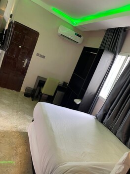 beniks courtyard hotel