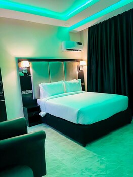 beniks courtyard hotel