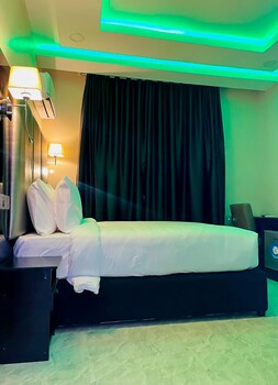 beniks courtyard hotel