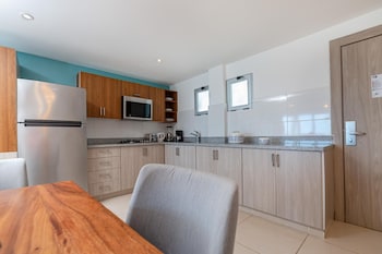 outstanding 1 bedroom apartment pool view a