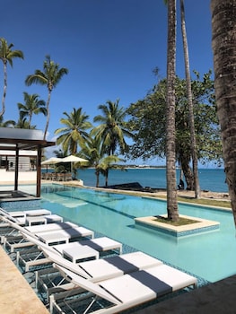 outstanding 1 bedroom apartment pool view a