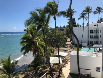 outstanding 1 bedroom apartment pool view a