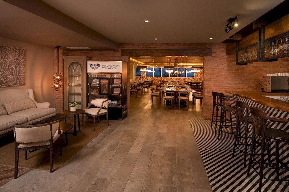 outstanding 1 bedroom apartment pool view a