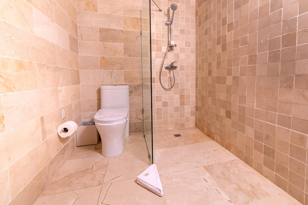 outstanding 1 bedroom apartment pool view a