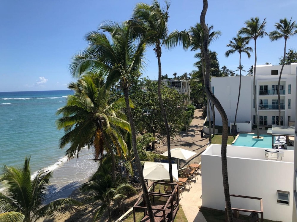 outstanding 1 bedroom apartment pool view a