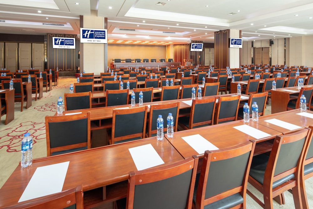 holiday inn express luoyang city center by ihg