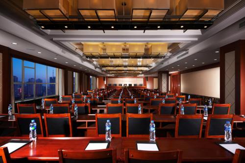 holiday inn express luoyang city center by ihg