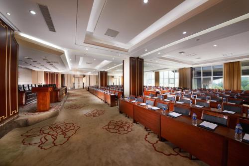 holiday inn express luoyang city center by ihg