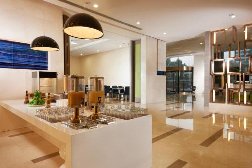 holiday inn express luoyang city center by ihg