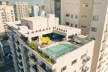 breakfast included at regatta living 605