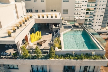 breakfast included at regatta living 605