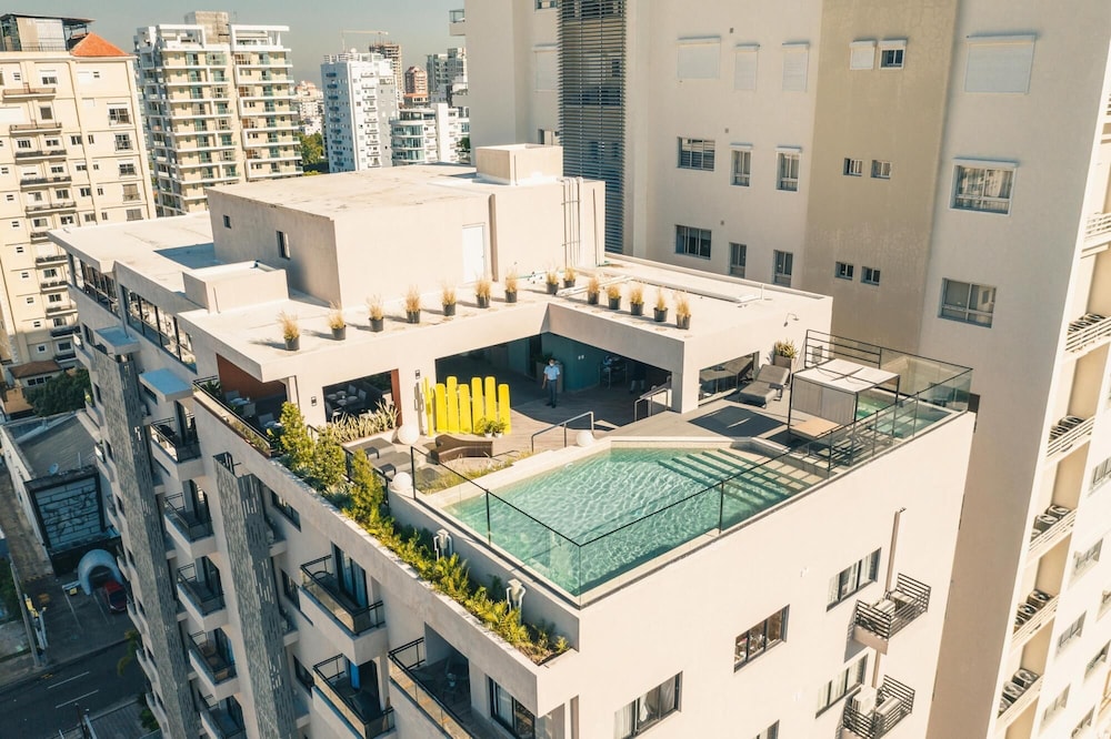 breakfast included at regatta living 605