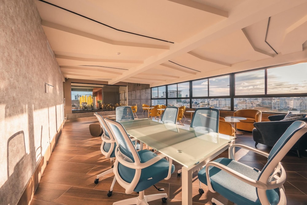 breakfast included at regatta living 605