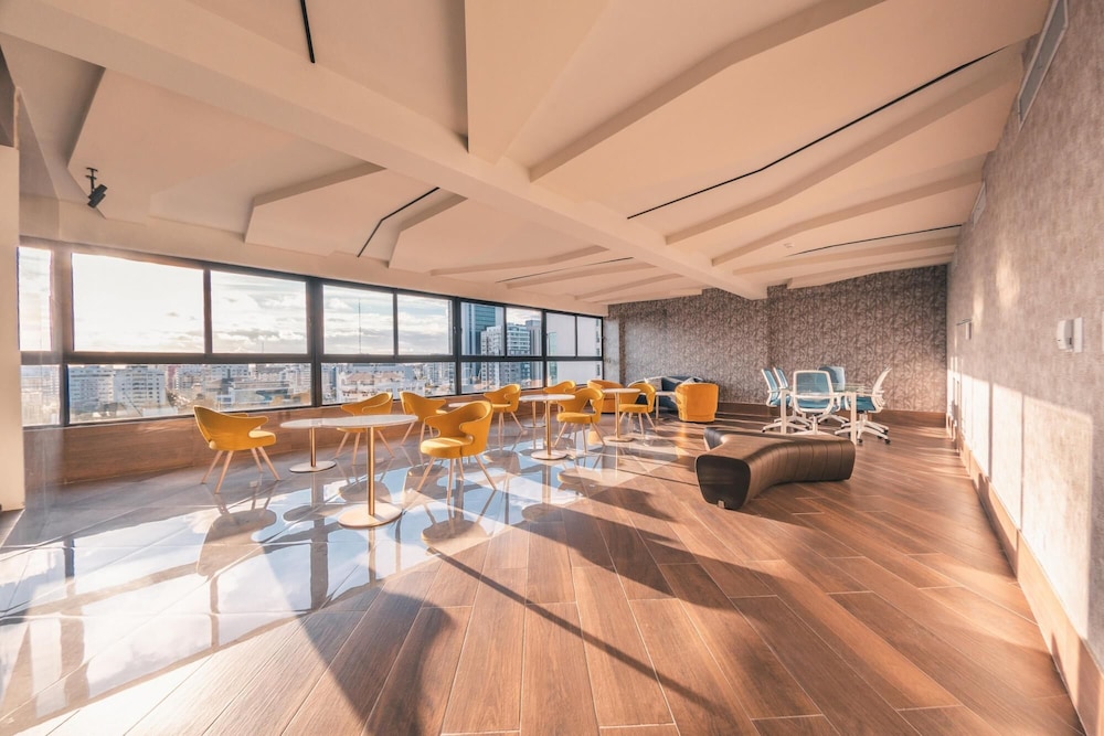 breakfast included at regatta living 605