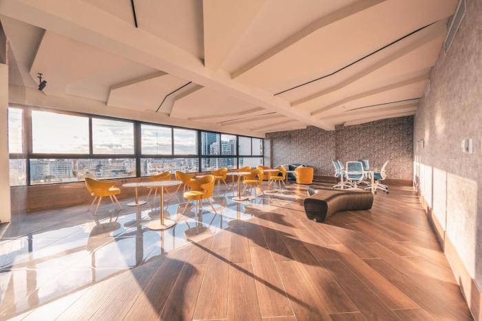 breakfast included at regatta living 605