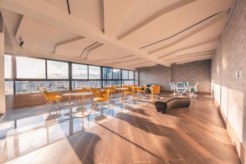 breakfast included at regatta living 605