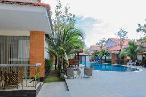 sea breeze hotel and villa