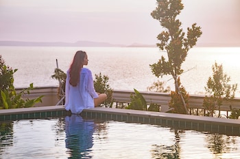 sea breeze hotel and villa