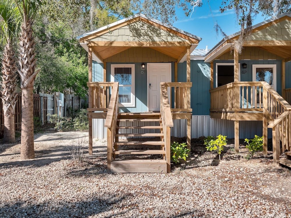 Fiddler's Restaurant And Resort,Steinhatchee>>Dixie County,2 star